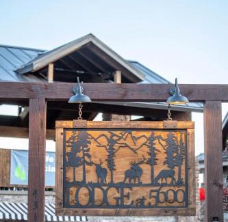 Pine Hotel | Lodge at 5600