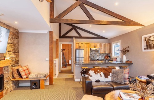 Perisher Valley Apartment | Lodge Chalet 28 - well appointed fully self contained 3bedroom/3bathroom apartment