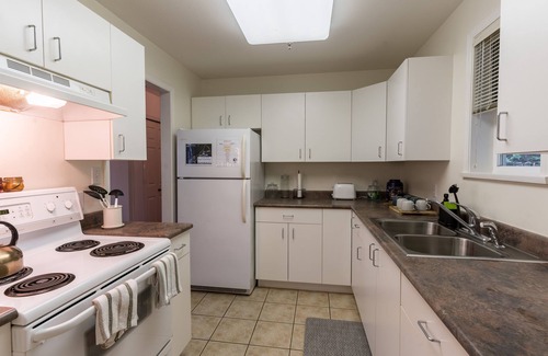 Port Moody Cabin | Lodge D1 |Hot tub & Sauna |Cape Carraholly Retreat