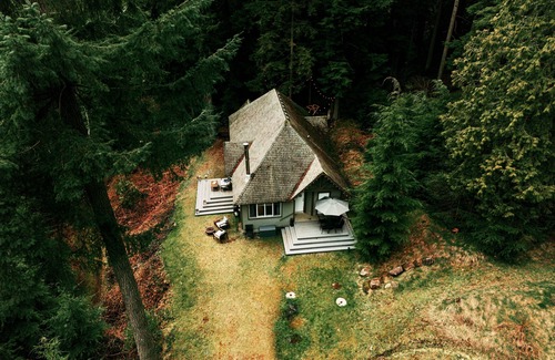 Port Moody Cabin | Lodge D1 |Hot tub & Sauna |Cape Carraholly Retreat