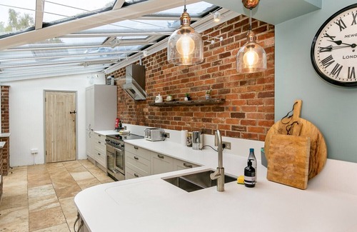 Oxford House | Lodge Farm - Stunning 3 Bed with Large Garden