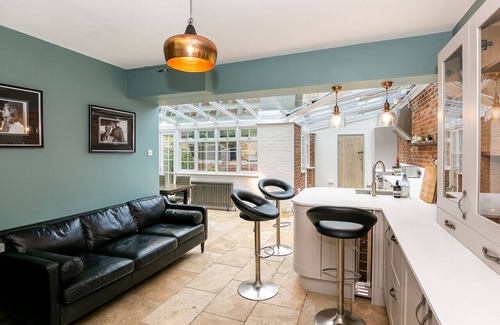 Oxford House | Lodge Farm - Stunning 3 Bed with Large Garden