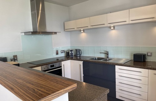 Chillington Cottage | Lodge house in beautiful grounds with breathtaking sea views