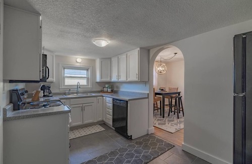 Marion House | Lodge on Landess is a quaint two bedroom home that caters to your lodging comforts