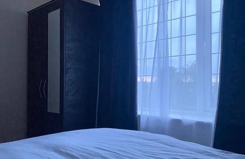 Brierley Hill Bed & Breakfast | Lodge one near the big merry hill shopping ,