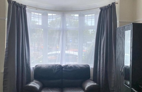 Brierley Hill Bed & Breakfast | Lodge one near the big merry hill shopping ,
