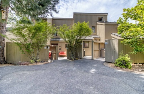 Black Butte Ranch Condo | Lodge Room 34: Studio, 1 BA Condominium in Black Butte Ranch, Sleeps 2