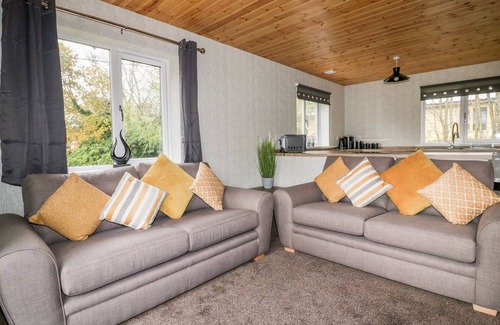Grampound Cottage | LODGE TWO, family friendly, with a garden in Summercourt