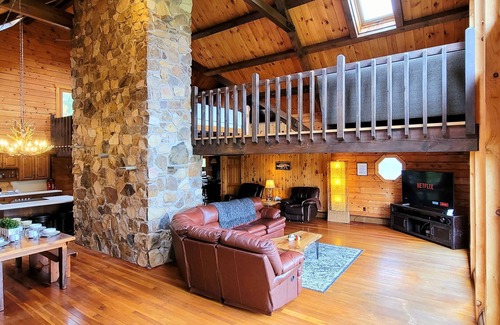 Laporte Cabin | Lodge w/INDOOR PRIVATE HEATED POOL + Hot Tub + Fire Pit + Pond, on 19 acres