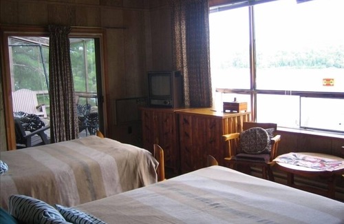 Killarney Cabin | Lodge with Breathtaking View of Georgian Bay and Lacloche Mnts