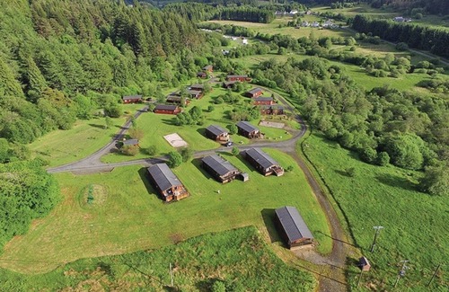 Hexham Ski Chalet | Lodge with one master double with en suite shower and one twin.