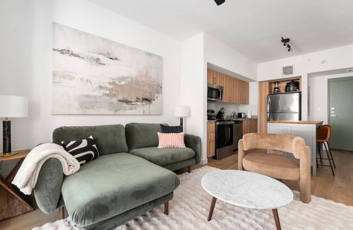 Addicks Apartment | Lodgeur | Spacious & modern 1BR | Energy Corridor