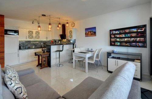 Baluty Apartment | Lodz4rent - Premium Apartments 9,8 - MANUFAKTURA - Garaż - Wakacje 2025