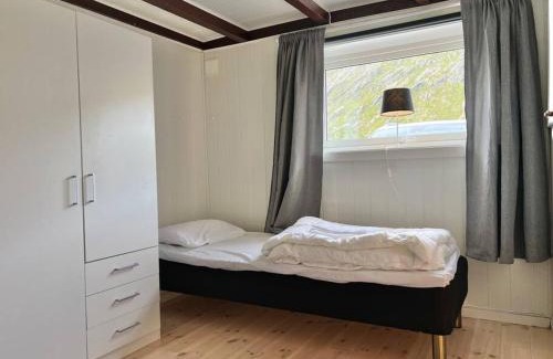 Flakstad Apartment | Lofoten Fjord Apartment - Kvalvika Beach & Ryten