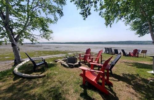 Ste Anne de Beaupre Apartment | Loft 14 | 2 Min Waterfront | BBQ & Fireplace