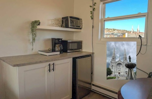 Ste Anne de Beaupre Apartment | Loft 16 | 2 Min Waterfront | BBQ & Fireplace