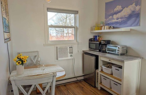Ste Anne de Beaupre Apartment | Loft 18 | 2 Min Waterfront | BBQ & Fireplace