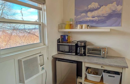 Ste Anne de Beaupre Apartment | Loft 18 | 2 Min Waterfront | BBQ & Fireplace