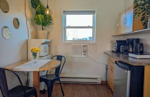 Ste Anne de Beaupre Apartment | Loft 7 | 2 Min Waterfront | BBQ & Fireplace