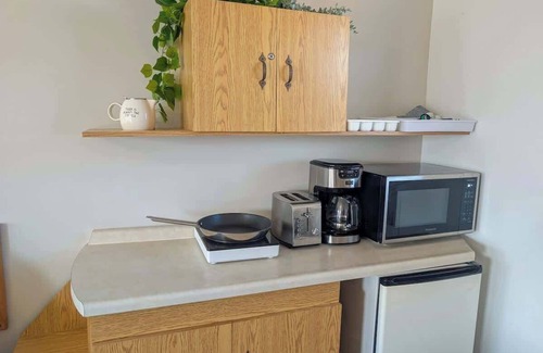 Ste Anne de Beaupre Apartment | Loft 8 | 2 Min Waterfront | BBQ & Fireplace