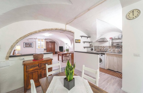 Alghero City Centre Apartment | Loft Apartment ‘Casa Gilbert 101’ close to Beach with Wi-Fi
