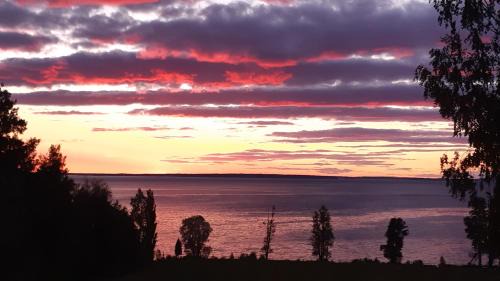 Laxa Municipality House | Loft-Sleeps5-Parking-Spa-LakeViews-PetFriendly