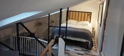 Dainville Apartment | Loft-style duplex apartment