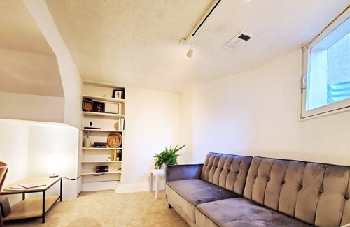 City Park Apartment | Loftium | Cute Suite In City Park with a Chic Full Kitchen