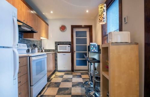 De Lorimier Apartment | LoftJC3 | 1BR Suite +Free Private Parking| Lafontaine park
