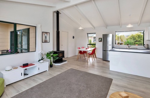 Paihia House | Lofty Te Haumi - Paihia Holiday Home