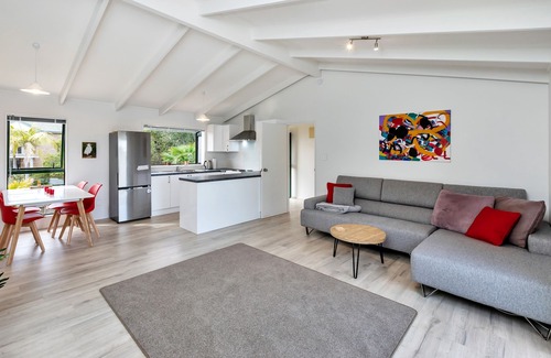 Paihia House | Lofty Te Haumi - Paihia Holiday Home