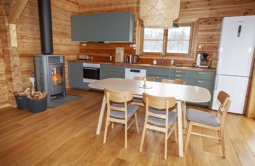 Nalden Cabin | Log cabin by the lake - comfort surrounded by nature!