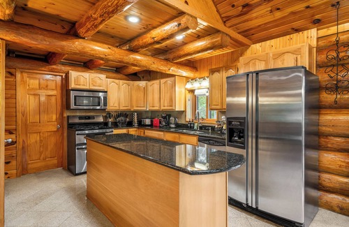 Cherry Valley Cabin | Log Cabin Escape+King B+Hot Tub+Sauna+River Views
