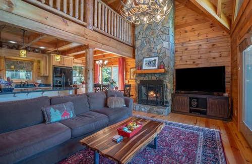 Lake Lure Cabin | Log Cabin on Lake/Mountains/Hot tub/Views