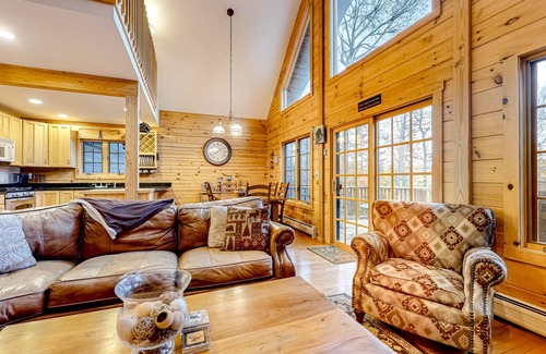Winhall House | Log cabin-style home with mountain view - close to VAST/skiing/hiking/golf