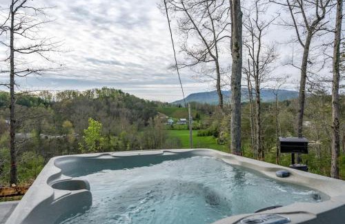 Sevierville House | Log Cabin, View, Private 5 Acres, Hot Tub, Firepit, Family Retreat, 4BR 3BA, Sleeps 12