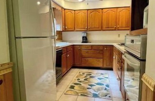 Riverside Estates Cabin | Log Cabin w/ Full Garage, FirePit, BBQ, cozy gas heat Stove
