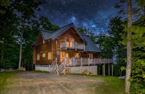 Labelle Ski Chalet | Log cabin with HOT TUB and view