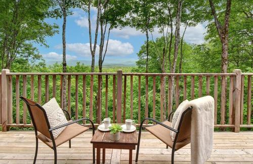 Labelle Ski Chalet | Log cabin with HOT TUB and view