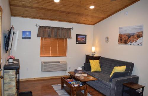 Cannonville Villa | Log Cottages at Bryce Canyon #1