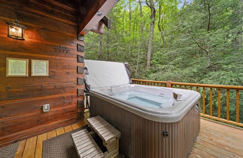 Banner Elk Cabin | Log Heaven - Romantic Luxury Log Cabin near Banner Elk With Hot Tub, Pool Table, & Fishable River!