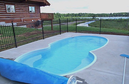 Algonquin Highlands Cottage | Log Home On Private Lake With 300 Acres, 8 Km Of Nature Trails And Inground Pool