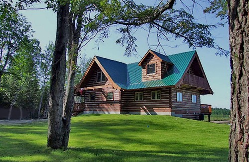 Algonquin Highlands Cottage | Log Home On Private Lake With 300 Acres, 8 Km Of Nature Trails And Inground Pool