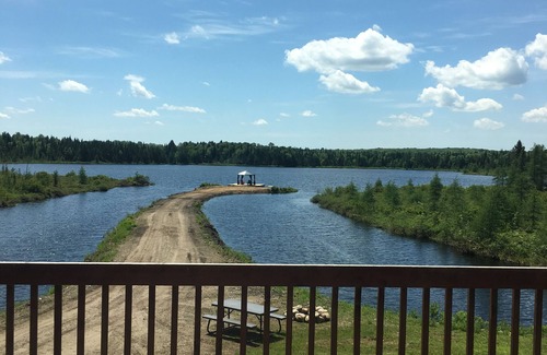 Algonquin Highlands Cottage | Log Home On Private Lake With 300 Acres, 8 Km Of Nature Trails And Inground Pool