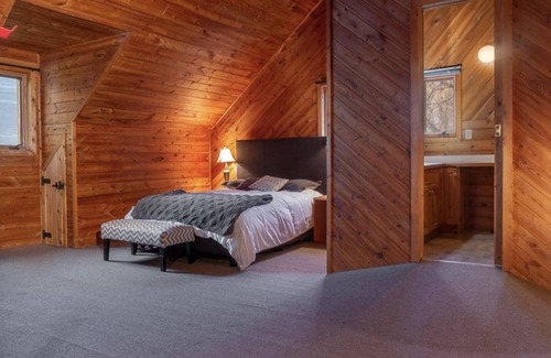 Gimli House | Log Home waterfront