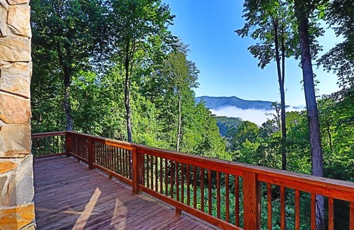 Waynesville House | Log Lodge, Breathtaking Views, Hot Tub, Fire Pit, Wifi