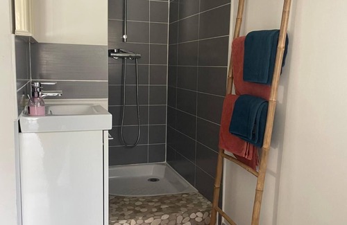 Cornas Bed & Breakfast | Logement 40m2 aux Pieds des Vignes de Cornas Attenant à la Maison Principale