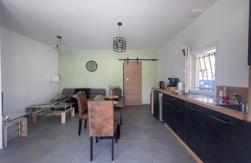 Cornas Bed & Breakfast | Logement 40m2 aux Pieds des Vignes de Cornas Attenant à la Maison Principale