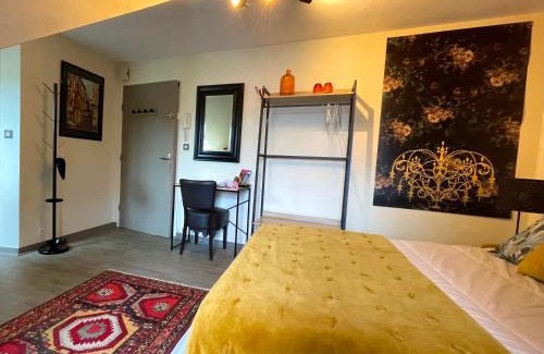 Vitre Apartment | Logement château gare commerces CENTRE Vitré