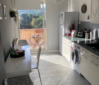 Saint-Maurice-de-Beynost Apartment | Logement entier - 2 Chambres - Parking privé - 15 min Lyon et Aéroport